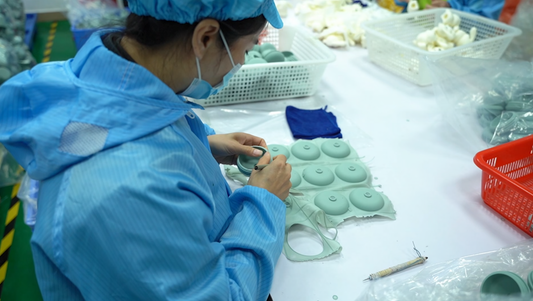 How to Control the Burrs of Silicone Rubber Products?